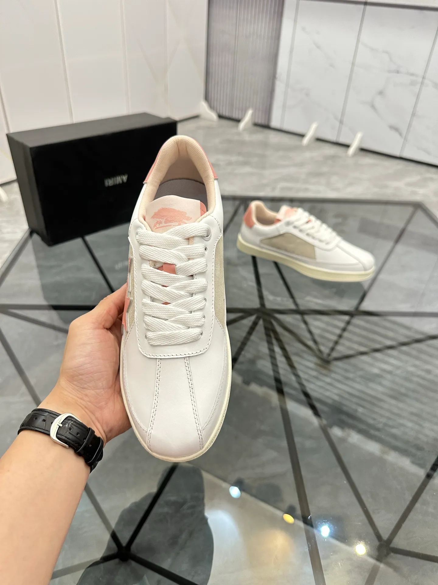 Men's shoes: 💰P420¥ Product trademark: AMIRI* "Amir*" low-top casual shoes Regular size: 38-45 (can be customized to 46) Product material: imported cowhide upper, breathable lining, original outsole. Number: 001